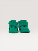 Iksplor baby merino wool booties in vibrant green with a secure snap closure design. #color_evergreen